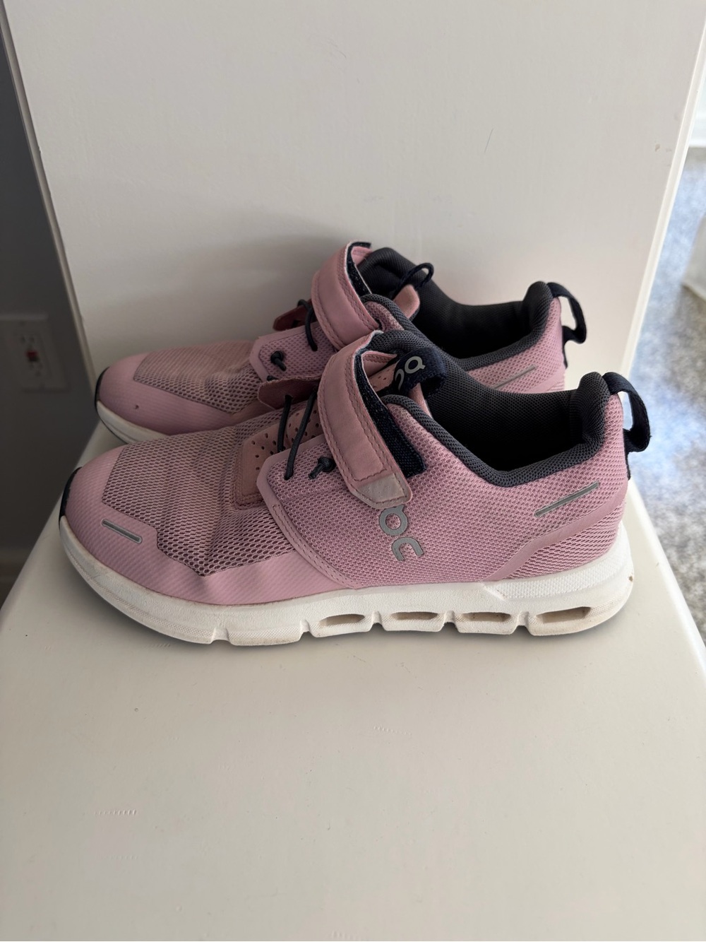 On Running Kids Pink and Black Cloud Sneakers